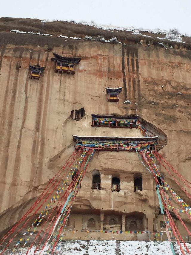 三十三天石窟,共七层 马蹄寺