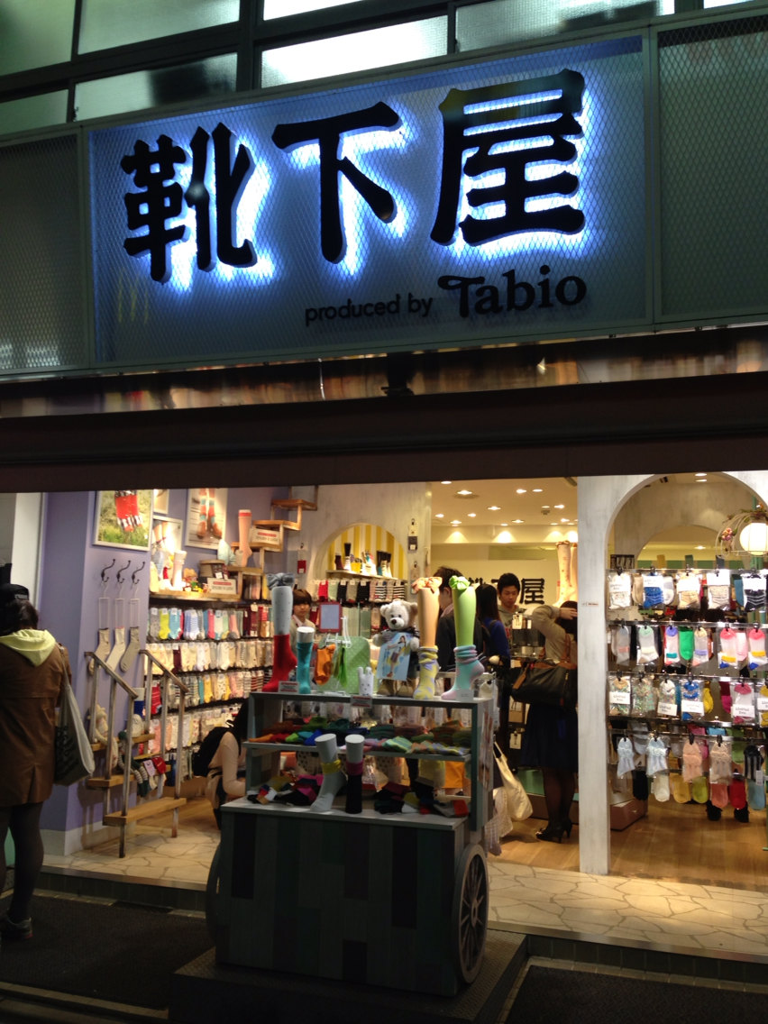 就是在这家袜子店,女生们都疯了! 原宿