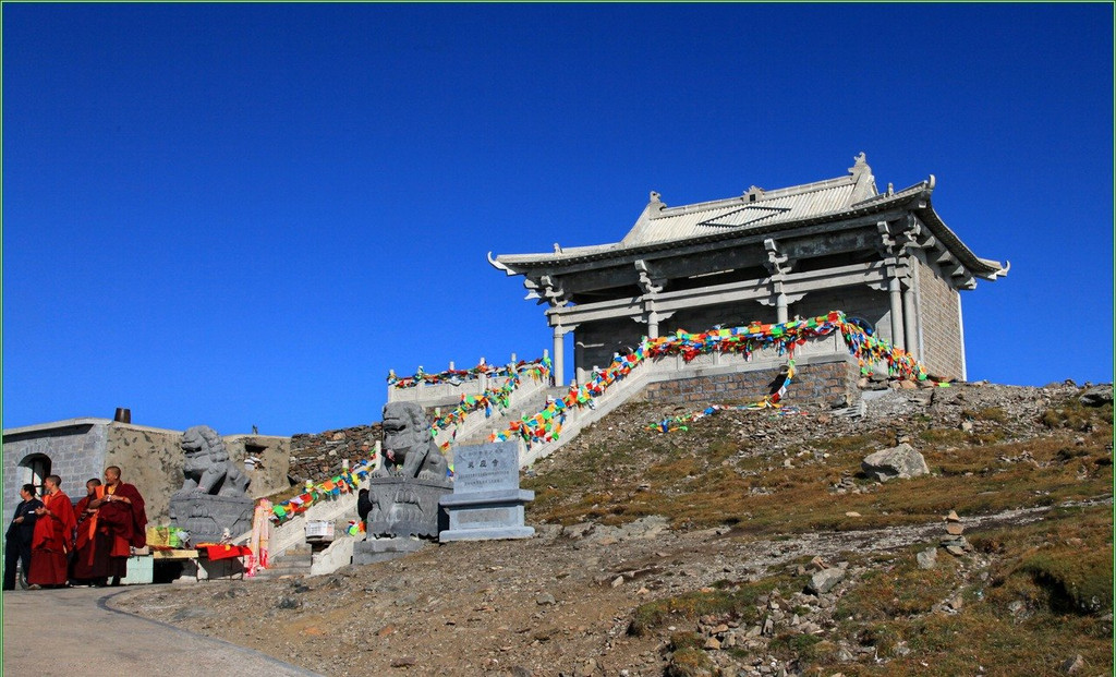 唐代宗时期,不空三藏派其弟子含光到五台山创建金阁寺,为密宗在唐代的