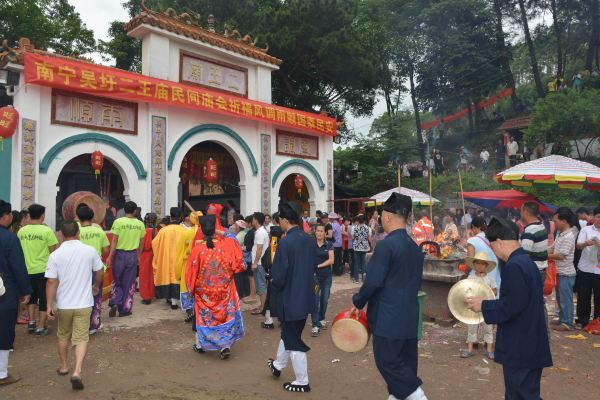 去二王庙上香确实很灵验,这是南宁一个有名的道教圣地,二王庙