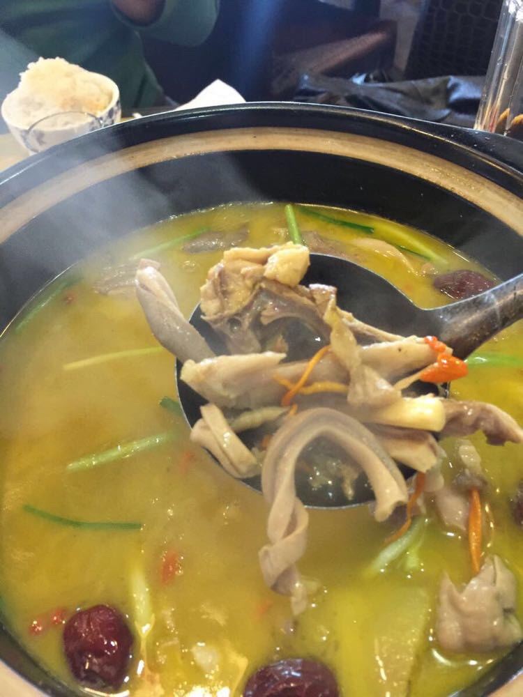                  猪肚鸡汤煲