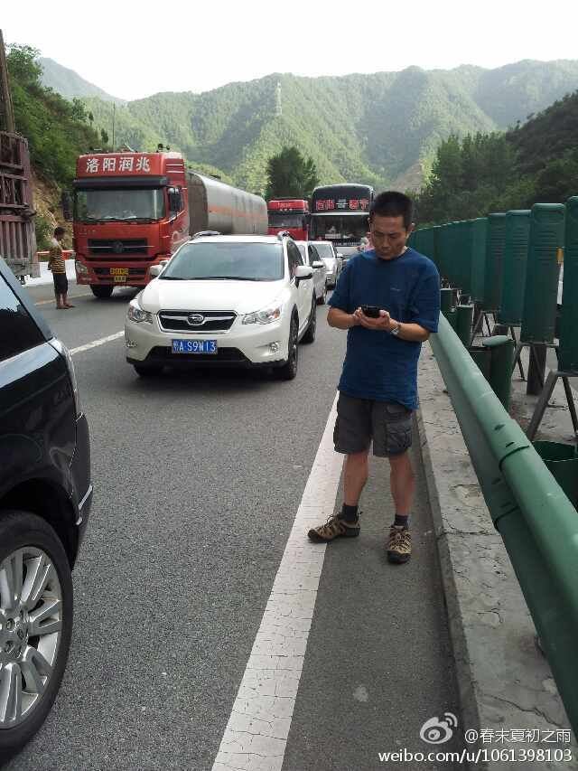 17.40据西安110公里杨斜镇堵车