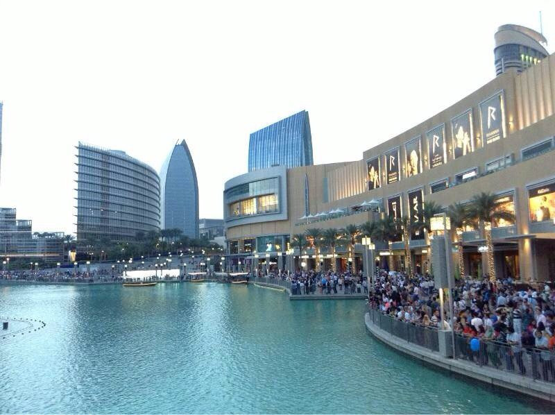         哈利法塔下和dubai mall