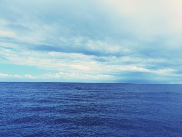 海洋啊,一望无际,究竟尽头有些什么,一直这样追寻,是希望抑或绝望.