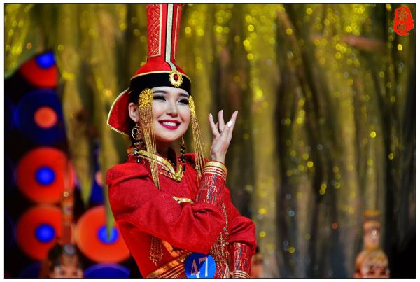 中俄蒙美丽使者大赛之蒙古选手— 第十二届中俄蒙美丽使者国际大赛(2015) - 小谷 - jgs460908小谷摄影博园 【火速围观】蒙古国的美女与他们的民族服装 - 渝帆 - 渝帆空间