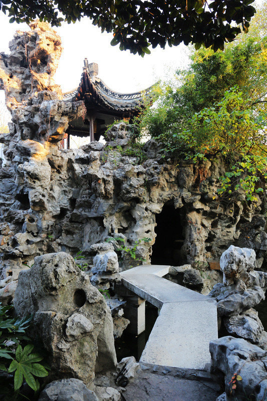 小盘谷著名的假山"九狮图山"