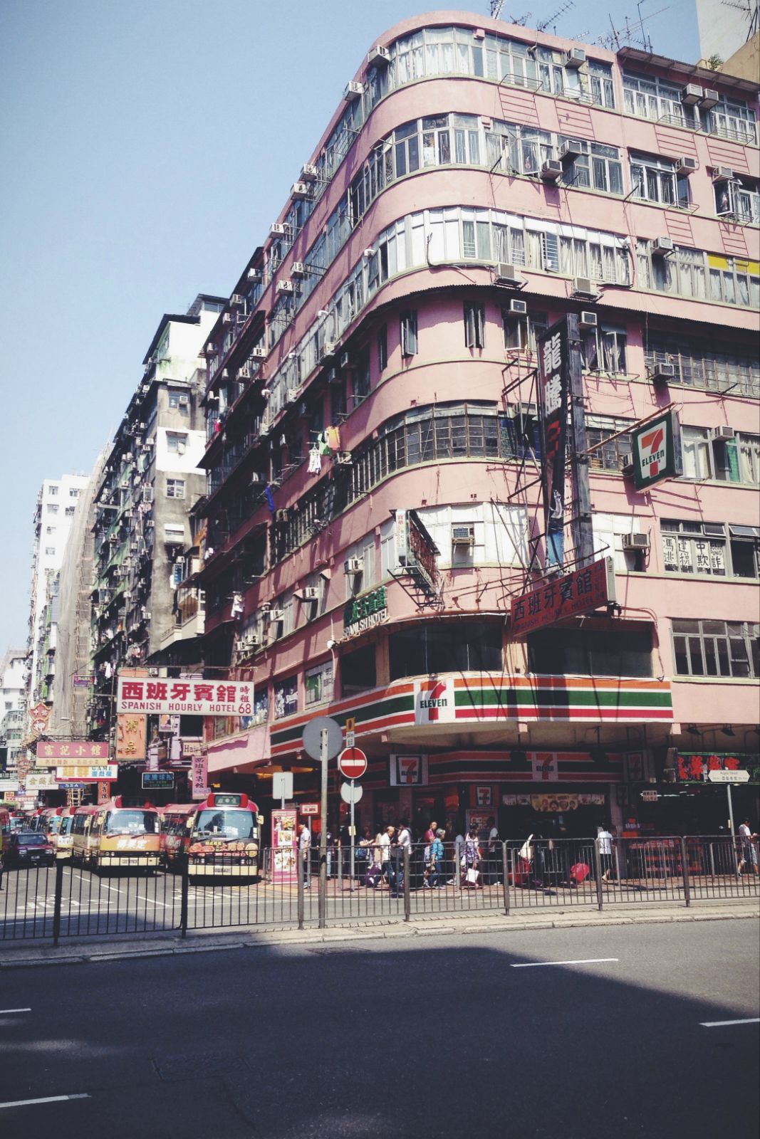 香港精神狮子山,端坐于香港九龙塘及新界沙田的大围之间,对香港人来