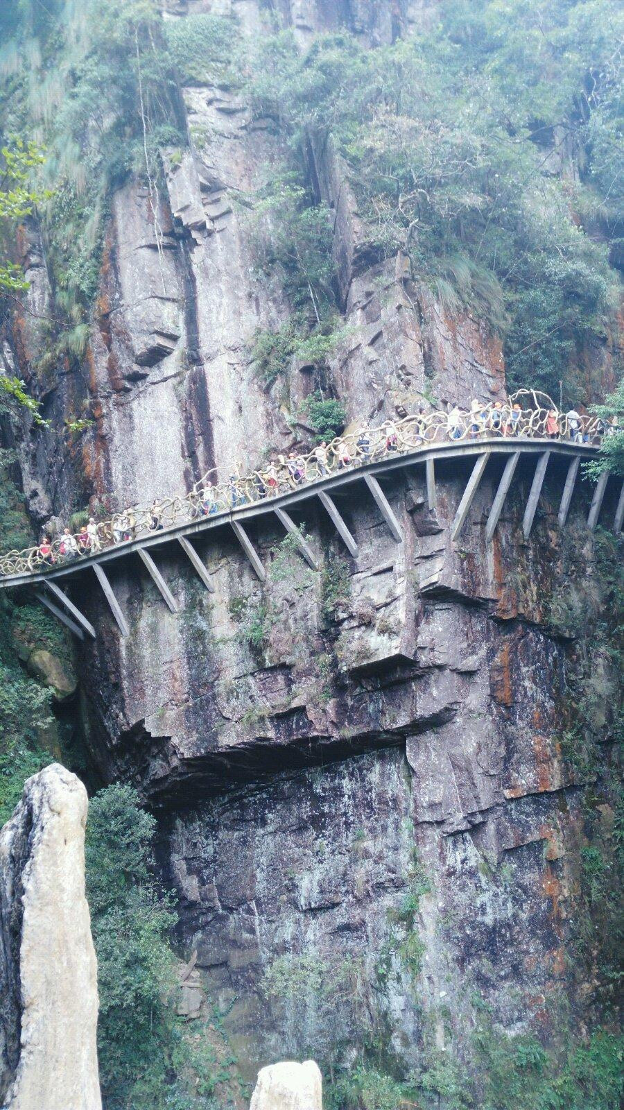 汤川大峡谷寻幽探奇