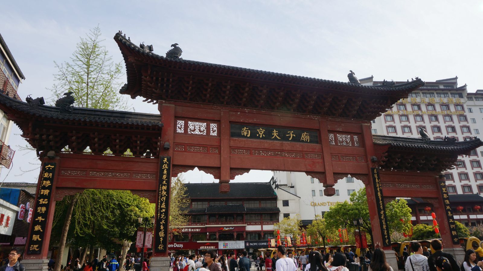 夫子庙有好多入口 这样的门楼有很多 夫子庙