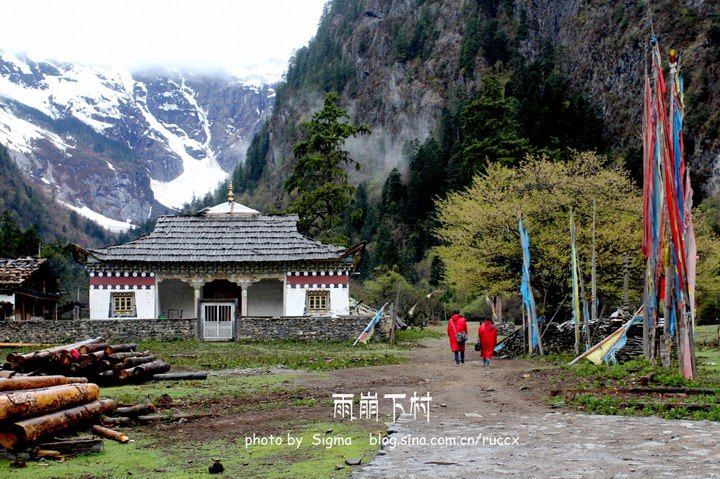 在那东山顶上 ——云南迪庆梅里太子十三峰,德钦雨崩