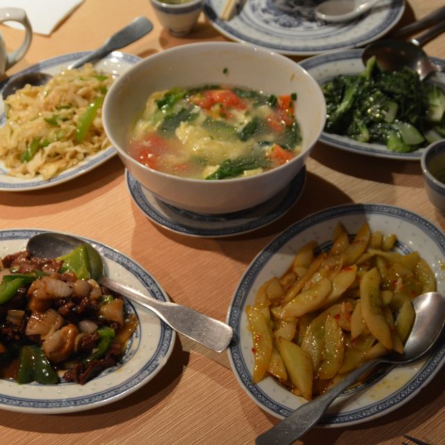 中午点了四菜一汤,虽然饭菜口味和国内稍有不同,但是已经很满足了!