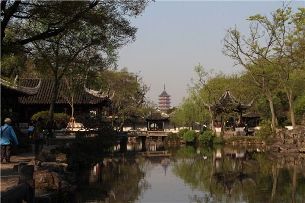 著名的借景,巧借两里外的报恩寺塔(北寺塔)之景