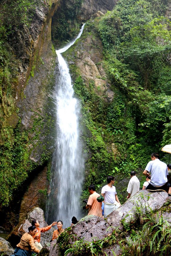 神造龙门拥万峰,飞流泻玉云崖峭——桂林龙门瀑布一日游