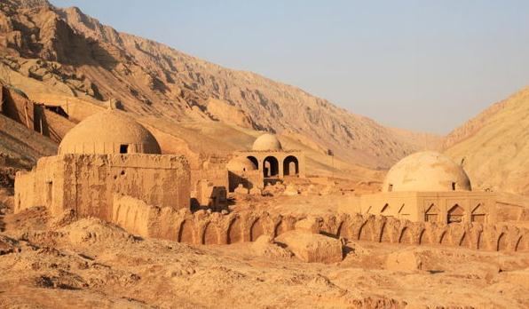 新疆伊犁-喀拉峻草原-库姆塔格大沙漠天山环线