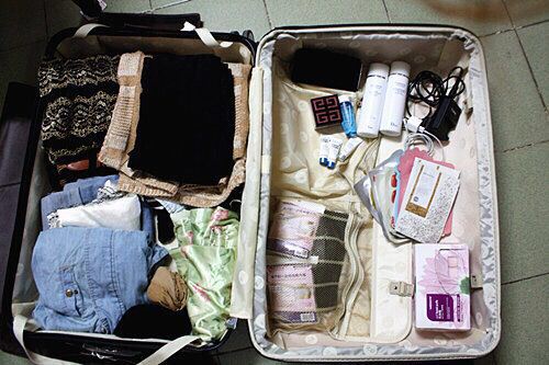 前一天晚上收拾行李,跟我妈几乎把衣柜里的衣服都试穿了一遍,好不容易