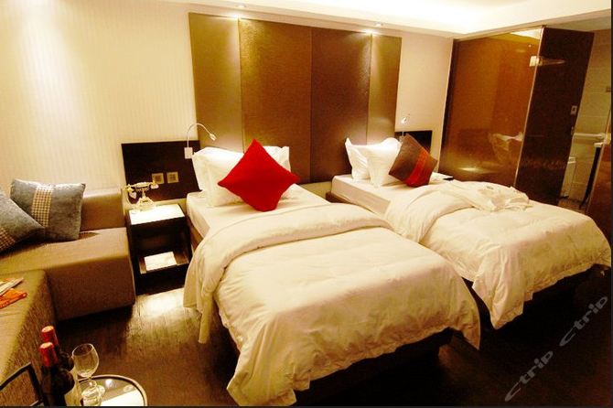 leica、RogerViver、Dior、Gucci. 和妈妈的暴走