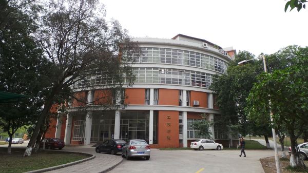 广州华南农业大学– 一座开满紫荆花的大学