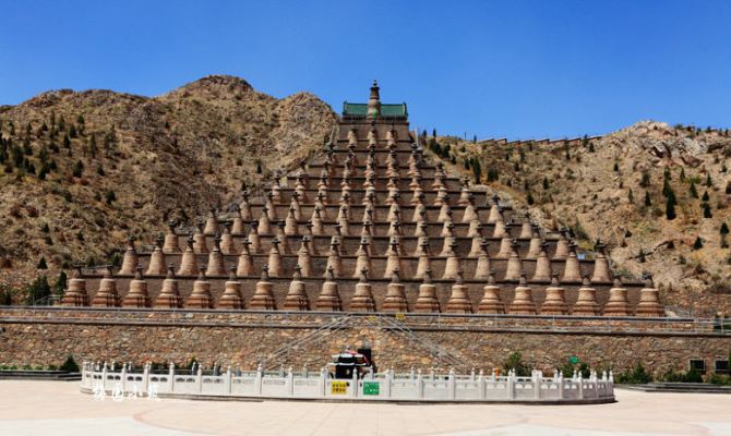 喇嘛式实心塔群 -- 宁夏青铜峡一百零八塔 - 宁夏