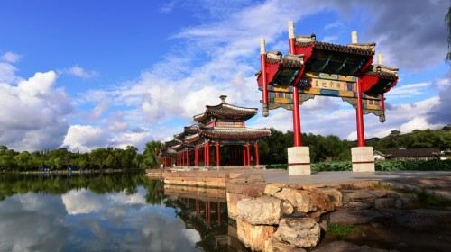 宫殿区:避暑山庄正门(位于丽正门大街上)一进去,就能看到宫殿区,所以
