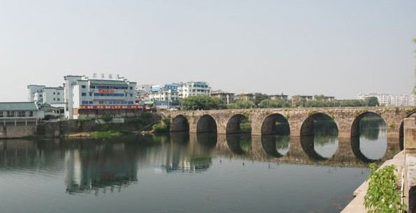 屯溪区  地址(位置,怎么去,怎么走):  屯溪区老街1号(新安江老大桥旁)