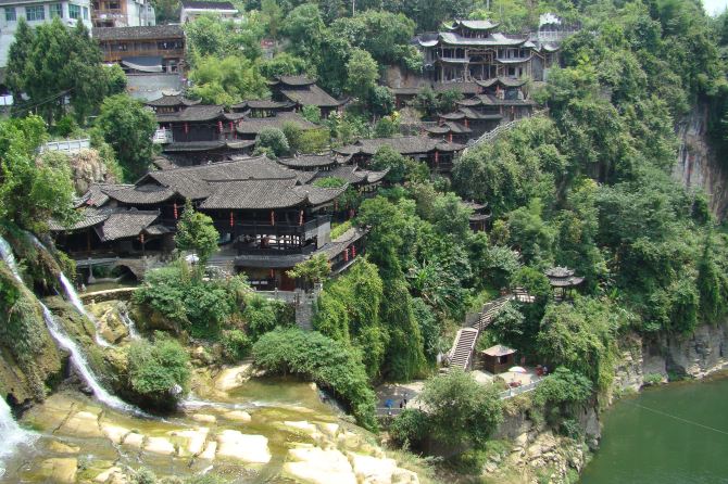 【加游站】张家界—芙蓉镇—凤凰古城—德夯苗寨—吉首—长沙—韶山—