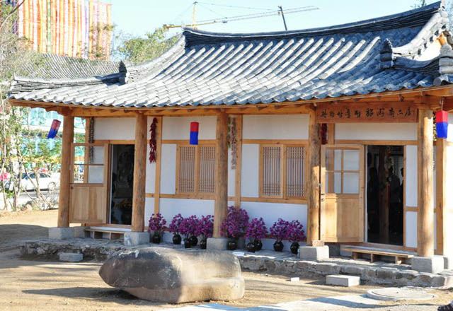 龙山朝鲜族民俗村 龙井市龙山朝鲜族民俗村在省人民政府和旅游部门的