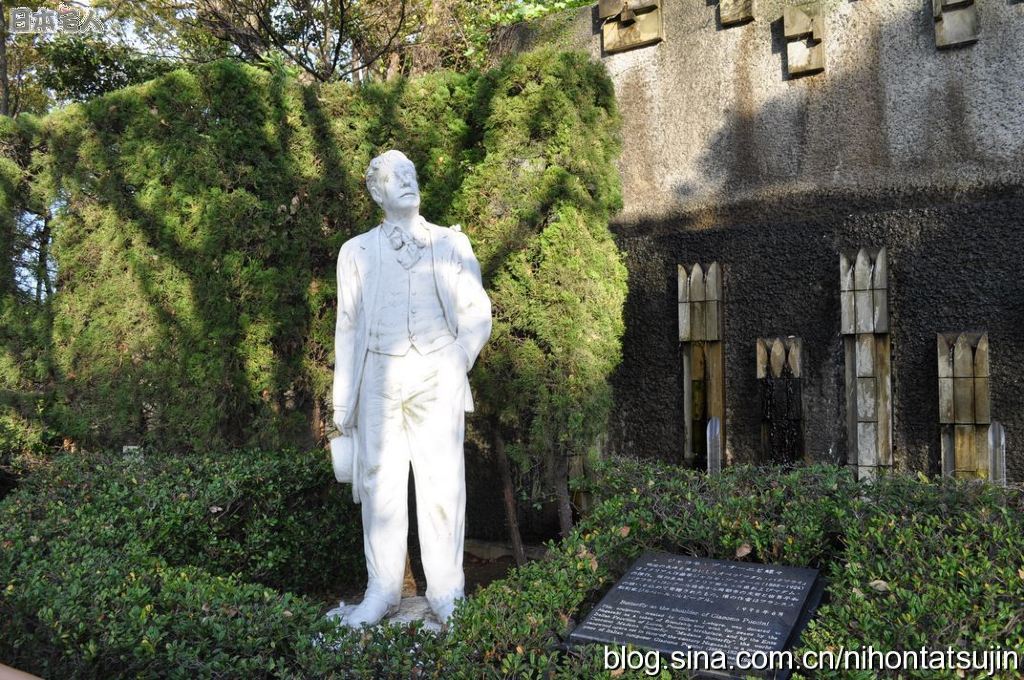 至今哥拉巴园中依然耸立着普切尼与"三浦环"——"蝴蝶夫人"歌剧女主角