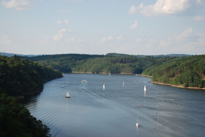 美丽的沃尔塔瓦河风光,难忘的捷克之旅。 - 布