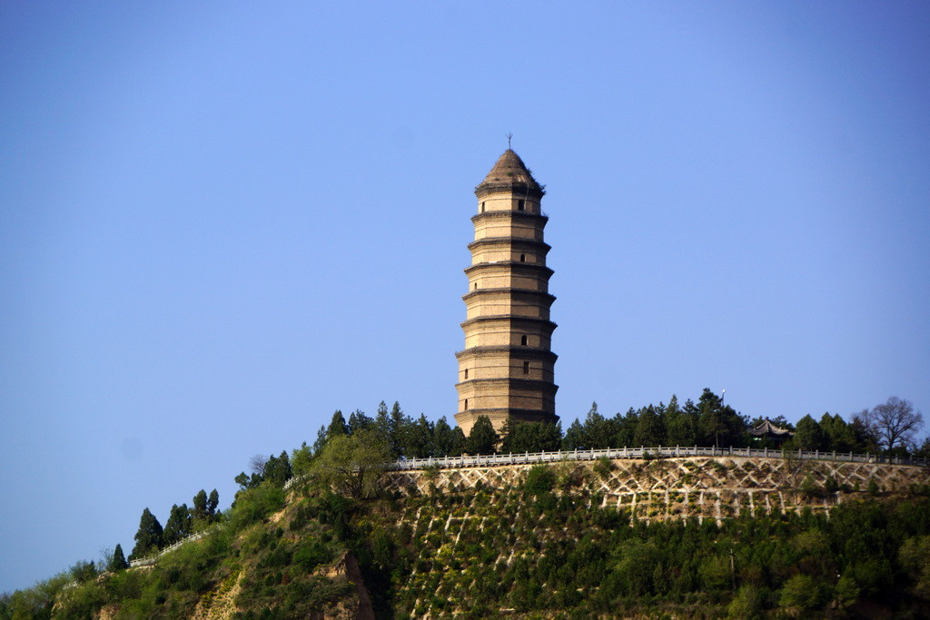 延安的宝塔山是延安的象征,但是现在成为了一个著名的收费景点,门票