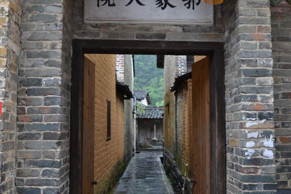 自驾游--全家大小12人天伦乐阳朔,桂林,黄姚古镇,姑婆山休闲之行