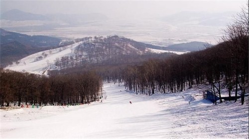 平山神鹿滑雪场