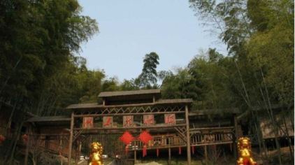 浙东大竹海漂流 浙东大竹海漂流位于宁波西郊横街镇大雷村,漂道全长2.