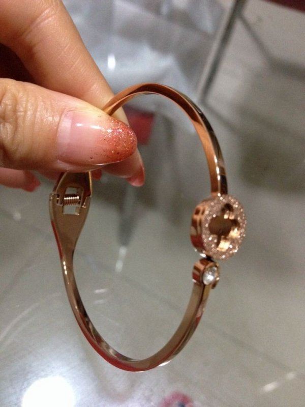 两闺蜜暴走香港 COACH金卡 BV钱包 GUCCI皮