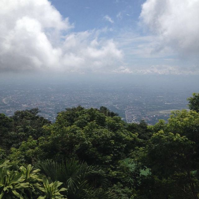 山上远望清迈市区