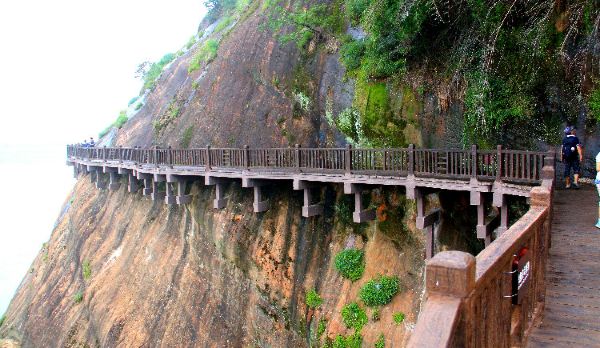 古镇浮桥雨中行 九狮山上抒豪情 ---2014年8月暑期自驾浙赣游记(四)