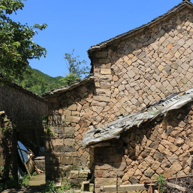 山区随处可见的石头房子