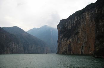 夔门是瞿塘峡的西门,从重庆出发到这里才算真正进入三峡,这也是人民币