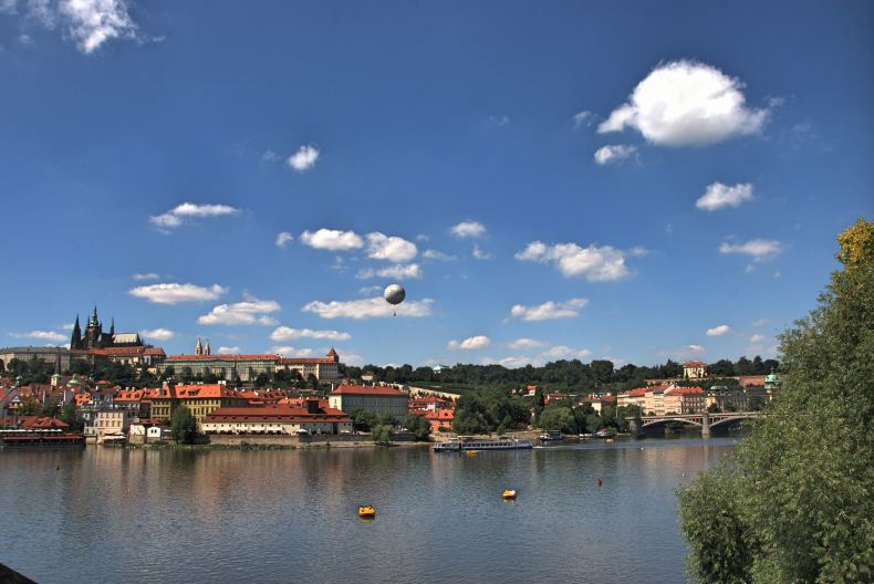 美丽的沃尔塔瓦河风光,难忘的捷克之旅。 - 布