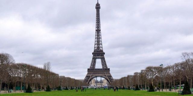 埃菲尔铁塔门票多少钱_埃菲尔铁塔门票价格_