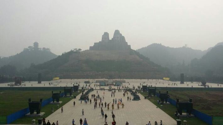 景点四乘车返回……再到地质博物馆乘车至炎黄广场