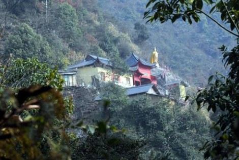 人均消费: 商户描述:冷水尖生态风景区地处世界文明的瓷都中国景德镇