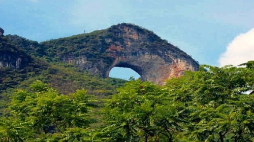 广西月亮山|广西桂林市阳朔县十里画廊末端,距阳朔8处