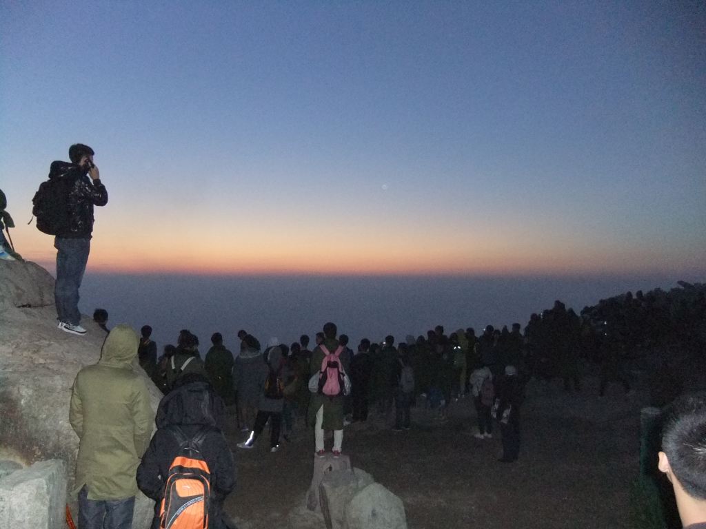 夜爬泰山看日出