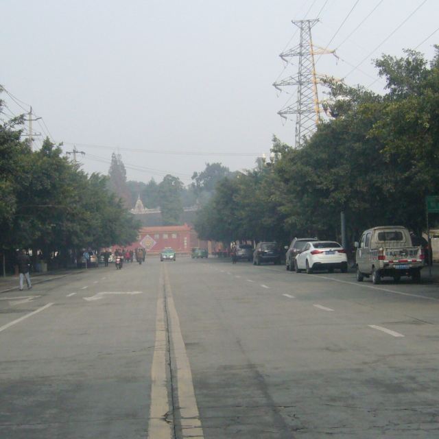 傍边就是昭觉寺汽车站,主要是川北,川陕的汽车线路,如新都,广汉三星堆