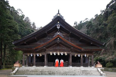 这里供奉的是出云大社神仙的子孙,所以两个神社都参拜的话,对于结缘和