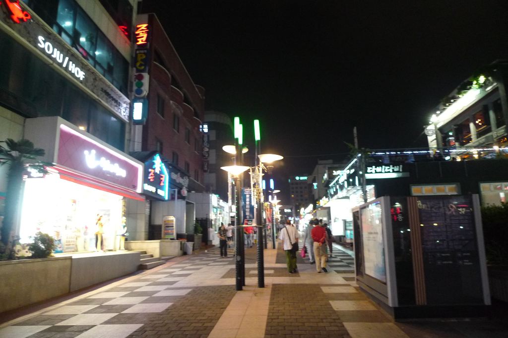 穷游韩国济州岛-夜逛连洞步行街