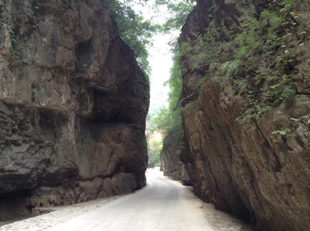 游大裂谷北京门头沟南石洋又名马套大峡谷