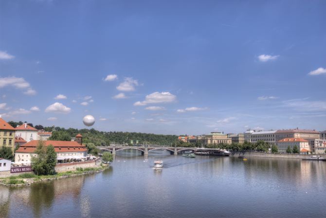 美丽的沃尔塔瓦河风光,难忘的捷克之旅。 - 布