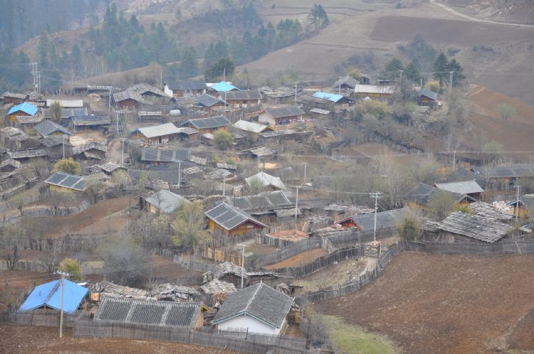 彝族村寨小凉山