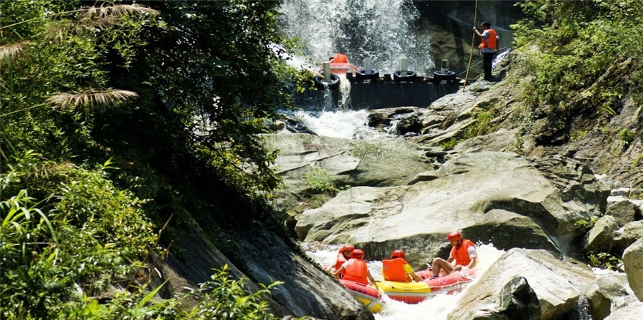 三角山龙潭峡漂流